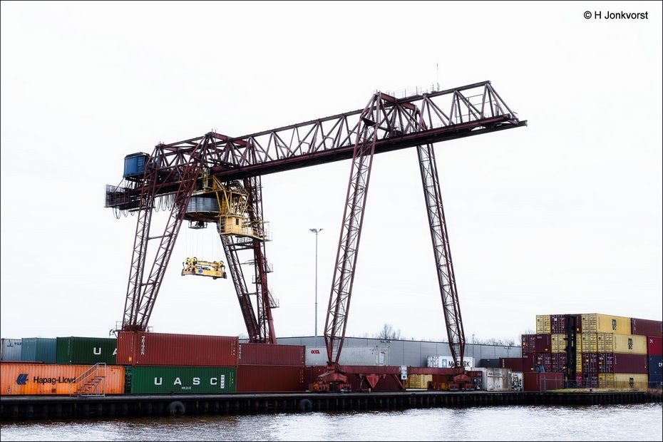 MCS Meppel, Containeroverslag Meppel, container transport, Overslagkraan, containeroverslagkraan, terminal Meppel, industriële fotografie, Fotografie, Foto