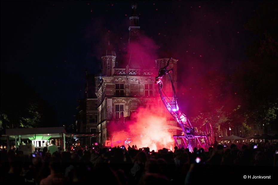 Deventer Op Stelten, Deventer Op Stelten 2019, Deventer op Stelten De Brink, Foto, Fotografie, Nachtfotografie, Straattheater, Straattheater Festival, Close Act, Couleurs Exceptionnel, paradevoorstelling, Photography  